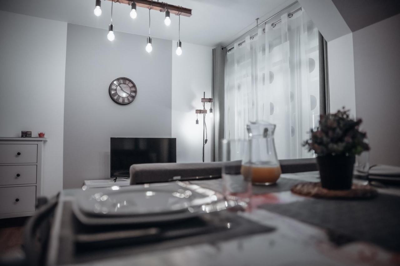 Cosy Et Moderne En Centre Ville, Fibre Haut Debit Ernee Bagian luar foto