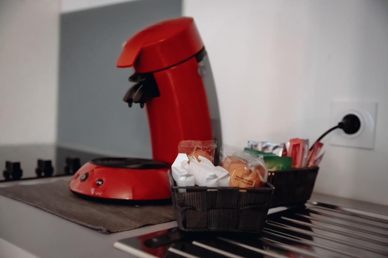 Cosy Et Moderne En Centre Ville, Fibre Haut Debit Ernee Bagian luar foto