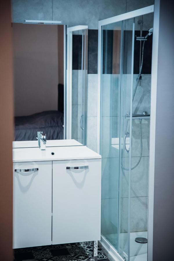 Cosy Et Moderne En Centre Ville, Fibre Haut Debit Ernee Bagian luar foto
