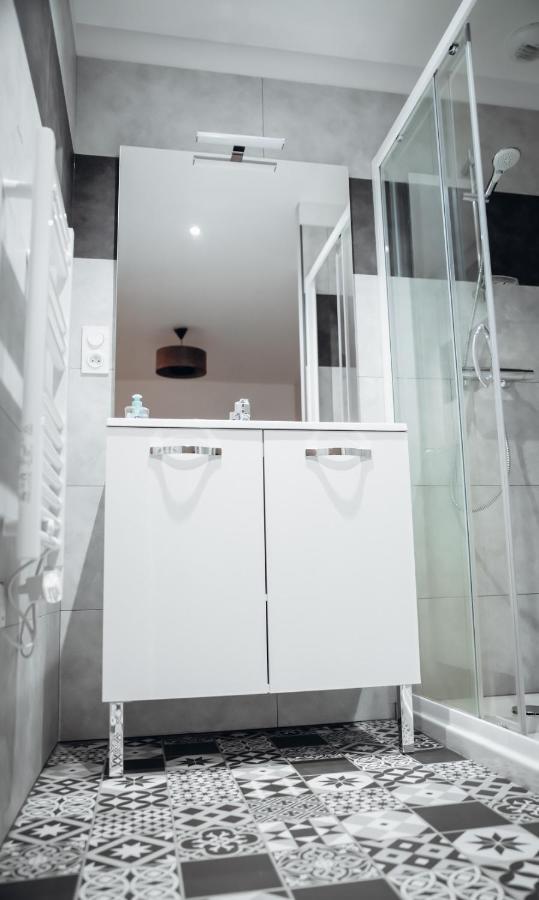 Cosy Et Moderne En Centre Ville, Fibre Haut Debit Ernee Bagian luar foto